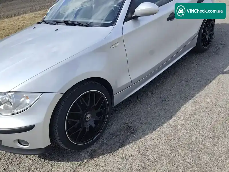 BMW 1 Series 2004, фото з оголошення 2 з 21, VIN WBAUF11070PT43669