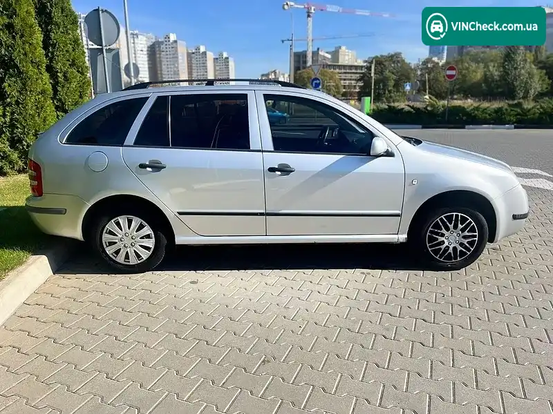 Skoda Fabia 2003, фото з оголошення 2 з 18, VIN TMBGB46Y233771530