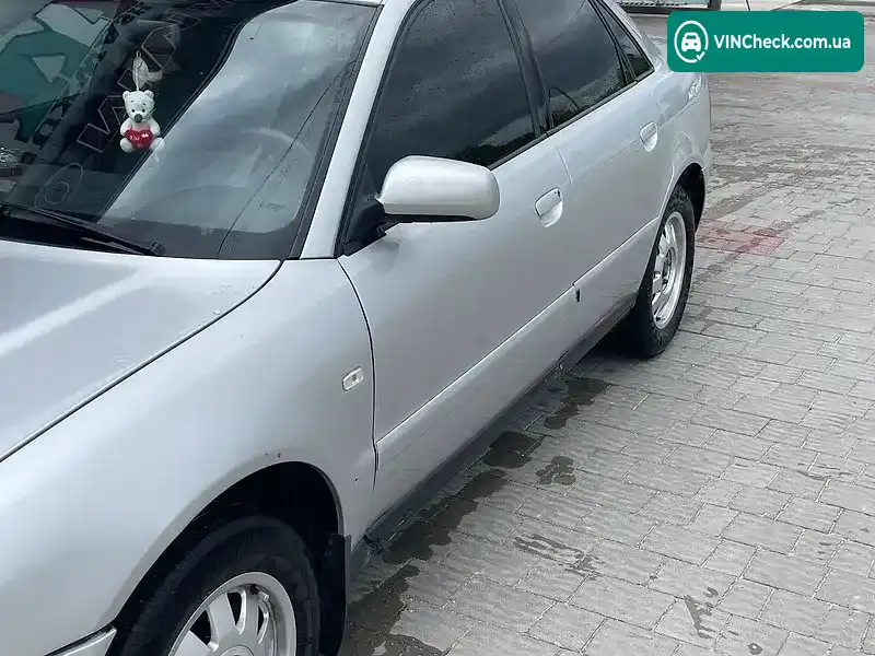 Audi A4 2000, фото з оголошення 2 з 9, VIN WAUZZZ8DZ1A042239