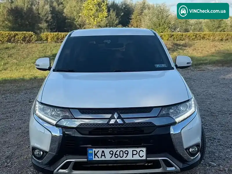 Mitsubishi Outlander 2020, фото з оголошення 2 з 14, VIN JA4AZ3A3XLZ042285