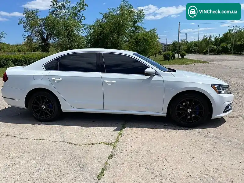 Volkswagen Passat 2017, фото з оголошення 2 з 20, VIN 1VWBA7A36JC019592