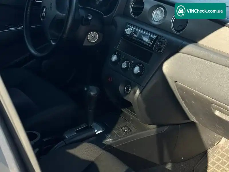 Mitsubishi Outlander 2004, фото з оголошення 2 з 20, VIN JMBXRCU5W5U003112