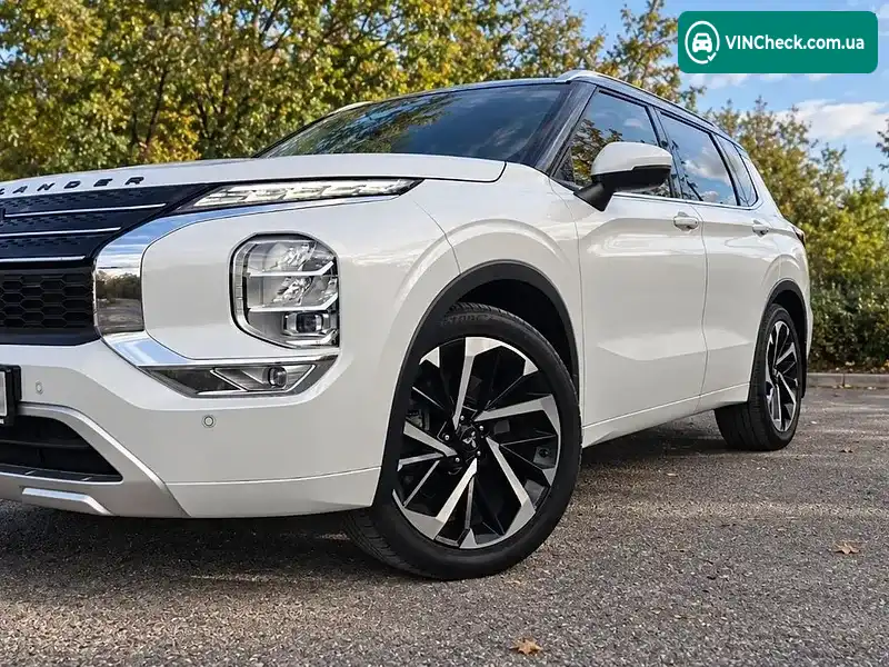 Mitsubishi Outlander 2023, фото з оголошення 2 з 17, VIN JMBXTGM4WRZ000147