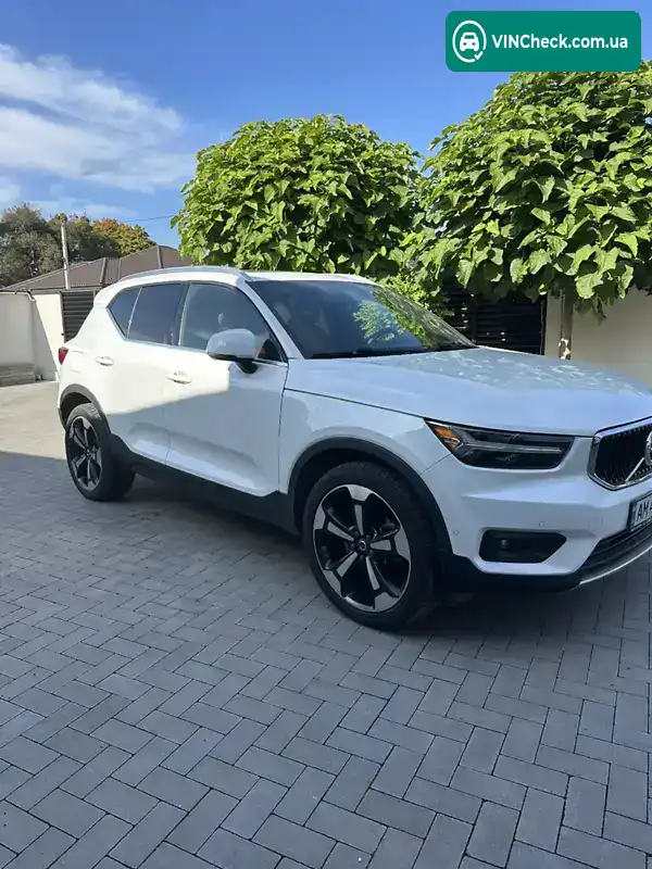 Volvo XC40 2018, фото з оголошення 2 з 21, VIN YV4162UL2K2062359