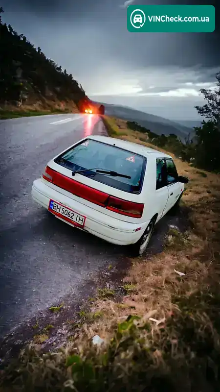 Mazda 323 1993, фото з оголошення 1 з 6, VIN JM1BG2340P0635339