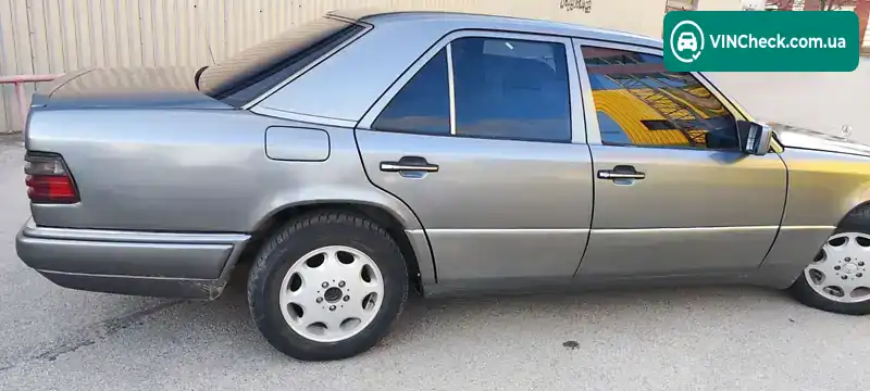 Mercedes-Benz E-Class 1993, фото з оголошення 1 з 20, VIN WDB1240221B948673