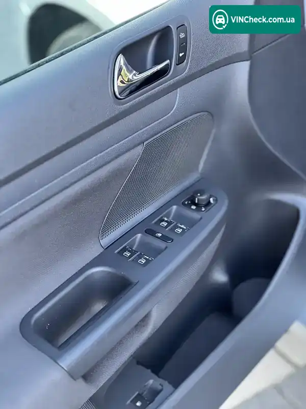 Volkswagen Golf 2005, фото з оголошення 2 з 6, VIN WVWZZZ1KZ5W169558