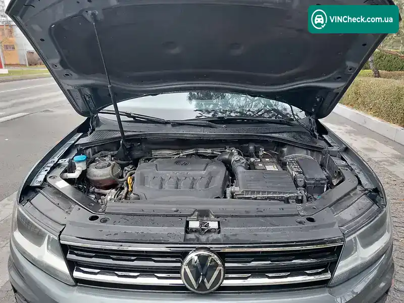 Volkswagen Tiguan 2019, фото з оголошення 2 з 21, VIN 3VV1B7AXXKM147009