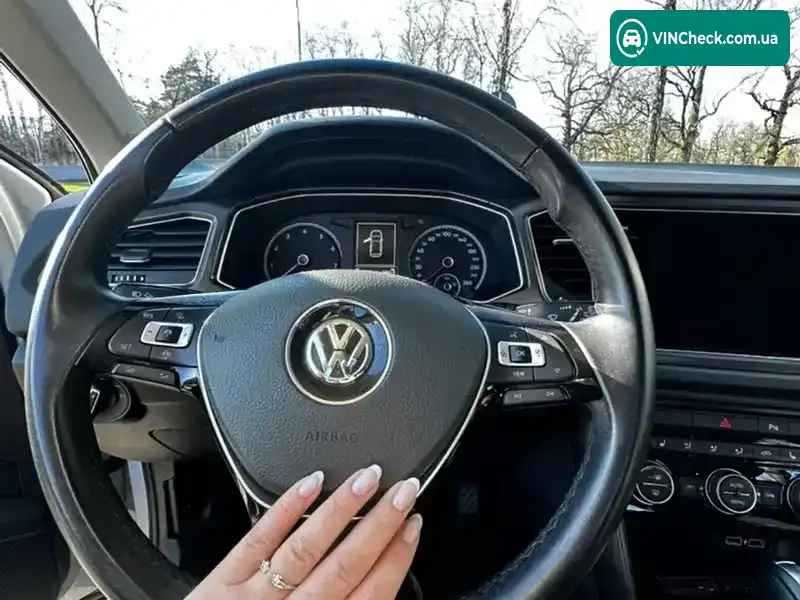 Volkswagen T-Roc 2019, фото з оголошення 1 з 14, VIN WVGZZZA1ZLV009376