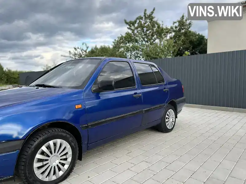 Volkswagen Vento 1994, фото з оголошення 2 з 21, VIN WVWZZZ1HZRW132625