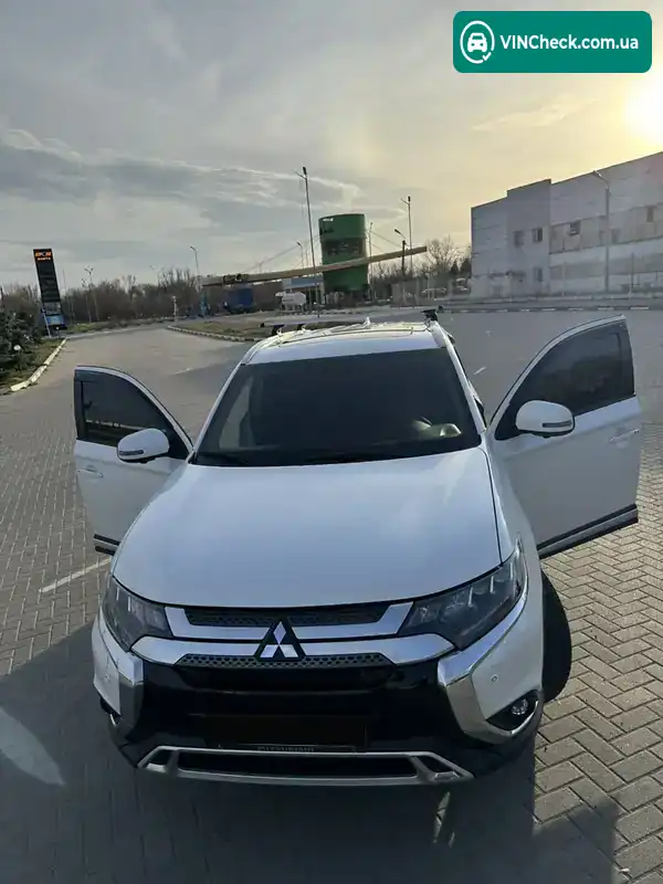 Mitsubishi Outlander 2020, фото з оголошення 1 з 7, VIN JMBXTGF3WLZ000400