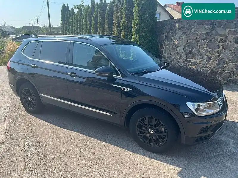 Volkswagen Tiguan 2018, фото з оголошення 2 з 20, VIN 3VV2B7AX2JM195946