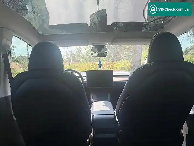 Tesla Model Y 2024, фото з оголошення 1 з 12, VIN 7SAYGDED7RF102852
