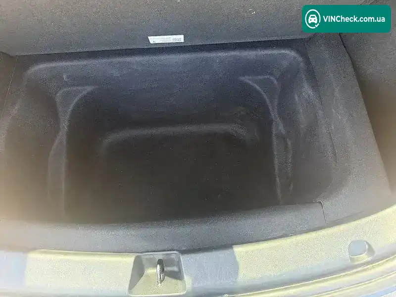 Tesla Model Y 2024, фото з оголошення 2 з 12, VIN 7SAYGDED7RF102852