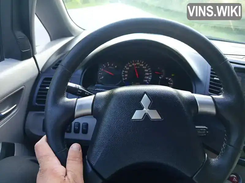 Mitsubishi Grandis 2006, фото з оголошення 2 з 19, VIN JMBLJNA8W6Z010856