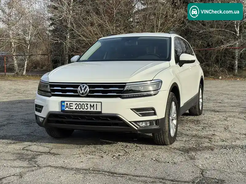 Volkswagen Tiguan 2017, фото з оголошення 1 з 11, VIN 3VV2B7AX2JM012335
