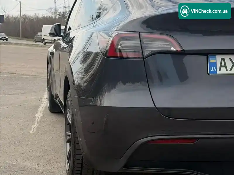 Tesla Model Y 2024, фото з оголошення 2 з 10, VIN 7SAYGDEEXSA356034