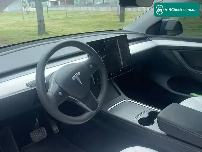Tesla Model Y 2024, фото з оголошення 2 з 20, VIN 7SAYGDEE5RF195508
