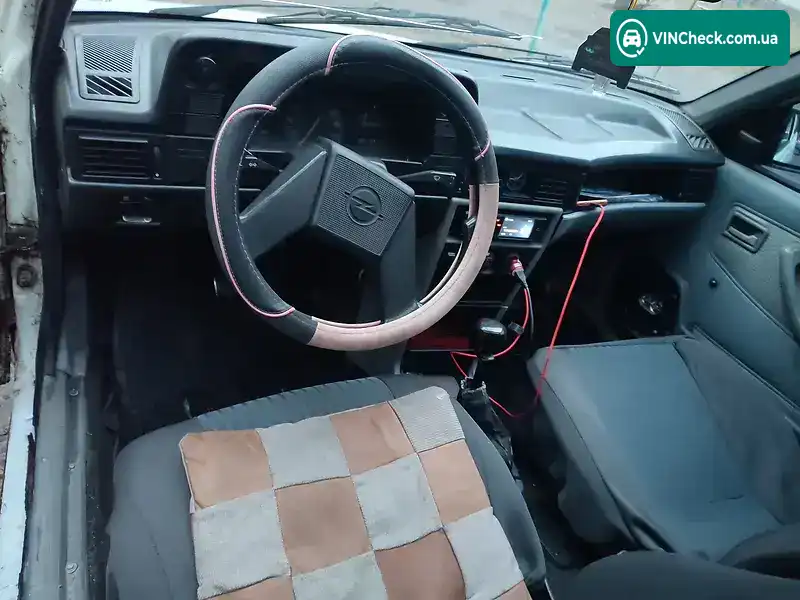 Opel Kadett 1986, фото з оголошення 2 з 7, VIN W0L000033G2529545