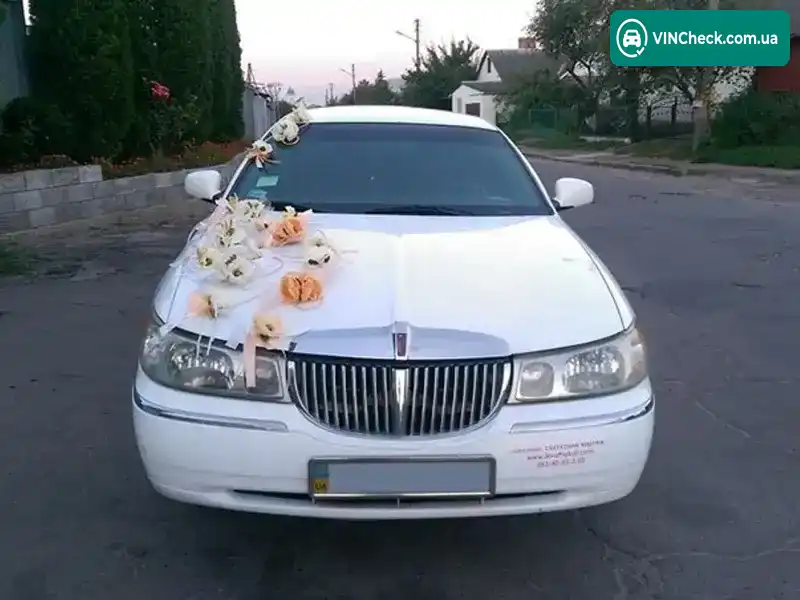 Lincoln Town Car 2000, фото з оголошення 2 з 9, VIN 1L1FM81W1YY857308