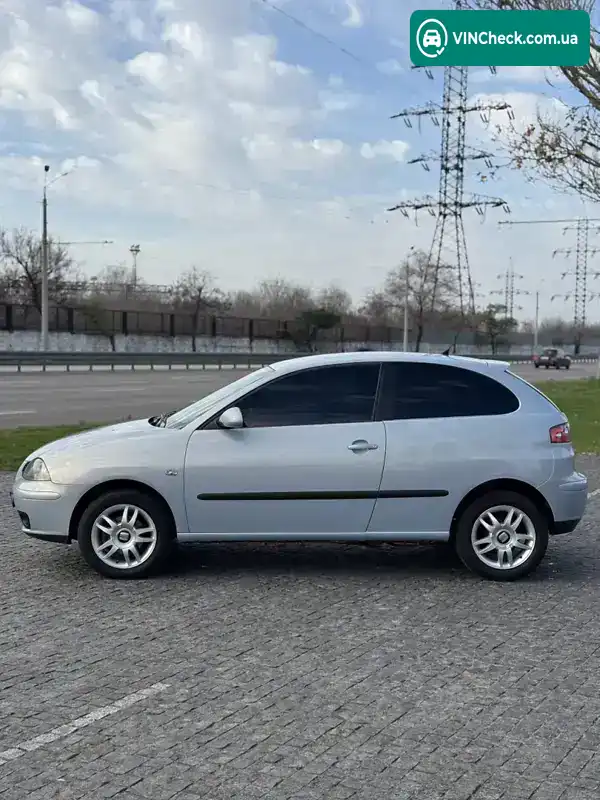 SEAT Ibiza 2003, фото з оголошення 2 з 15, VIN VSSZZZ6LZ3R187023