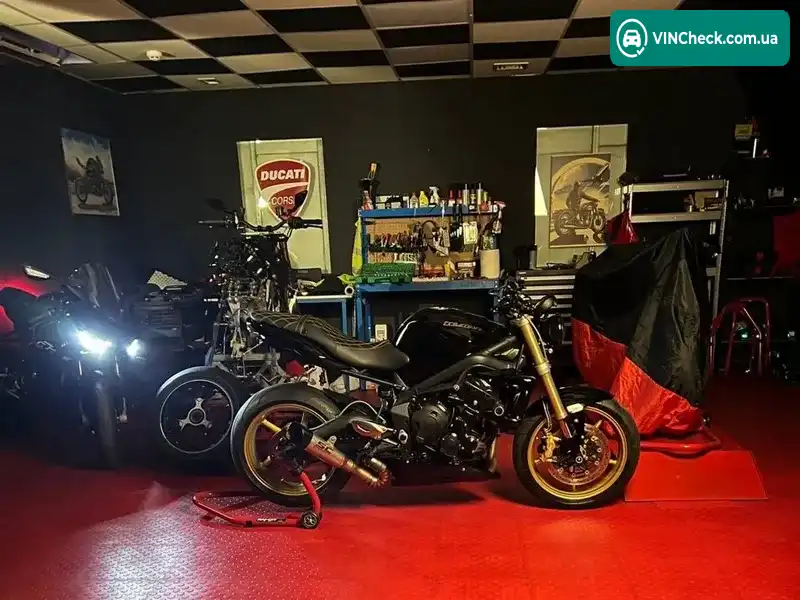 Triumph Street Triple 2012, фото з оголошення 2 з 13, VIN SMTD02NE9CT538296