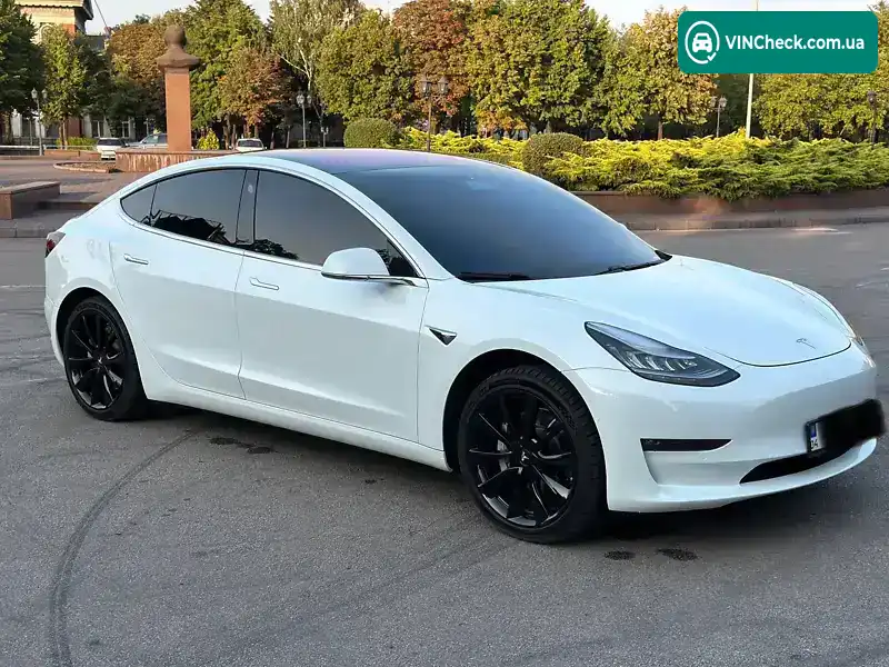 Tesla Model 3 2018, фото з оголошення 2 з 14, VIN 5YJ3E1EA8JF018528