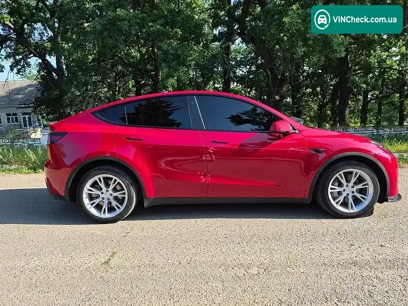 Tesla Model Y 2023, фото з оголошення 2 з 17, VIN 7SAYGDEE8PA103379