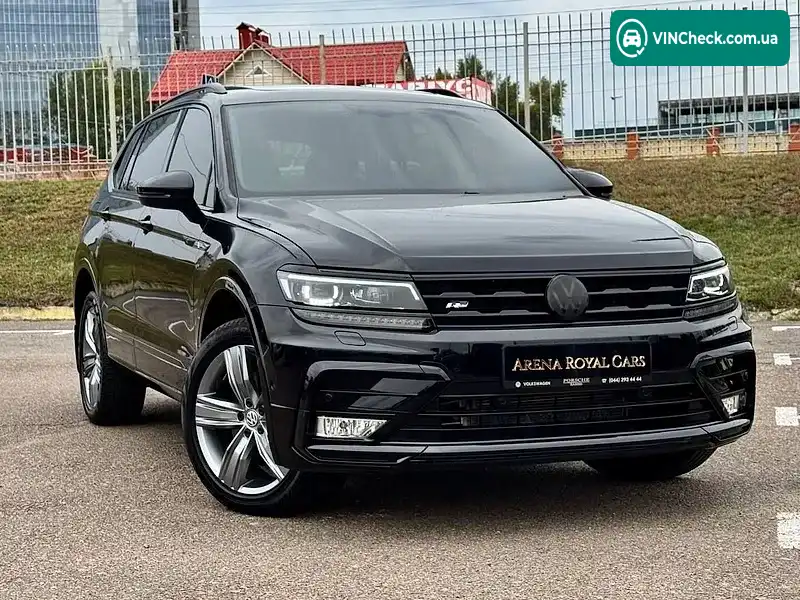 Volkswagen Tiguan 2018, фото з оголошення 2 з 20, VIN 3VV3B7AX4JM205283