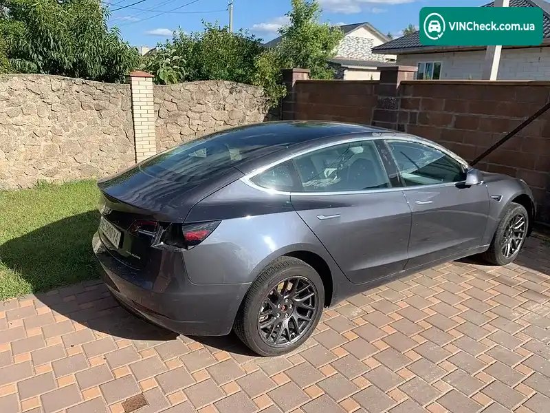 Tesla Model 3 2019, фото з оголошення 2 з 10, VIN 5YJ3E1EB0KF195620