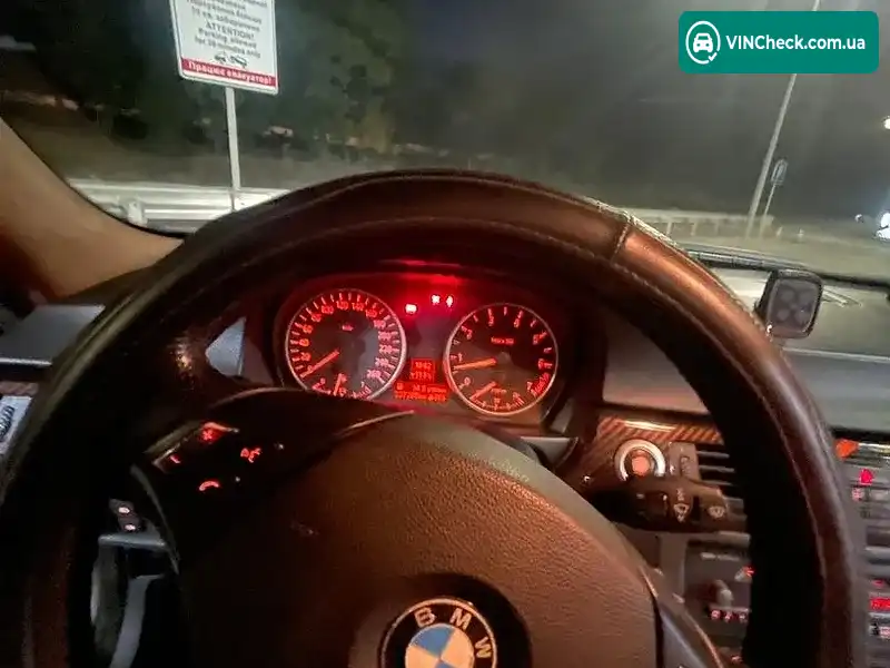 BMW 3 Series 2005, фото з оголошення 2 з 14, VIN WBAVA71010KR37306