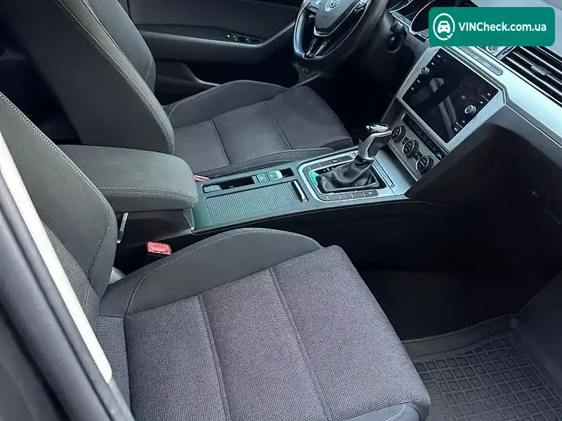 Volkswagen Passat 2019, фото з оголошення 2 з 16, VIN WVWZZZ3CZKE137002