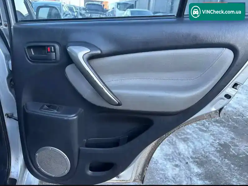 Toyota RAV4 2004, фото з оголошення 2 з 15, VIN JTEHH20V600275824