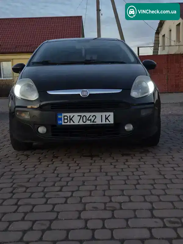 Fiat Punto 2010, фото з оголошення 2 з 19, VIN ZFA19900000727756
