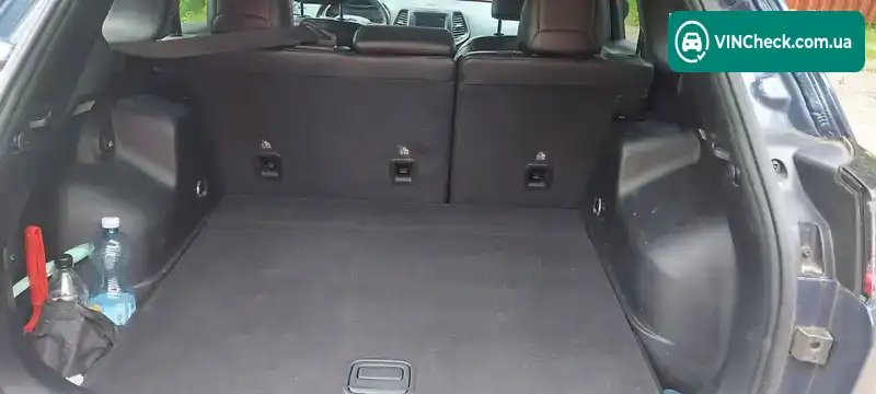 Jeep Cherokee 2019, фото з оголошення 2 з 16, VIN 1C4PJLLB9KD490671