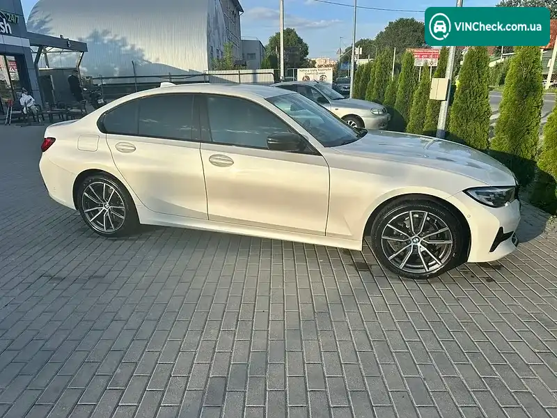 BMW 3 Series 2022, фото з оголошення 2 з 12, VIN WBA5V380808C53677