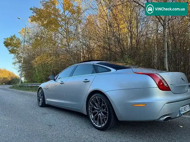Jaguar XJ 2010, фото з оголошення 1 з 13, VIN SAJAA22P4BLV10782