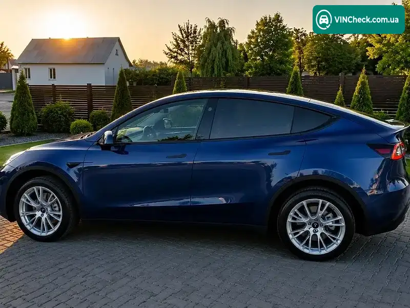 Tesla Model Y 2023, фото з оголошення 2 з 17, VIN 7SAYGDEE3PA155289