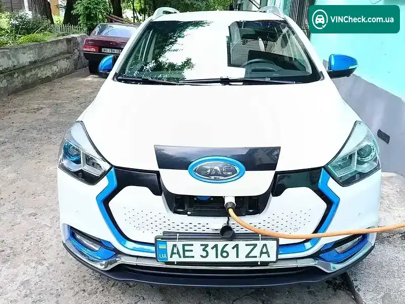 JAC iEV7S 2018, фото з оголошення 1 з 10, VIN LJ1EEKRP4J4029204