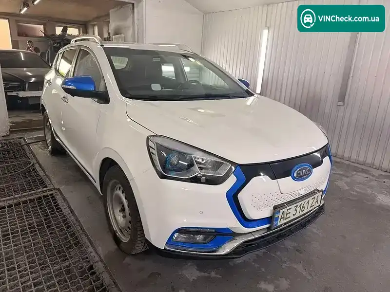 JAC iEV7S 2018, фото з оголошення 2 з 10, VIN LJ1EEKRP4J4029204