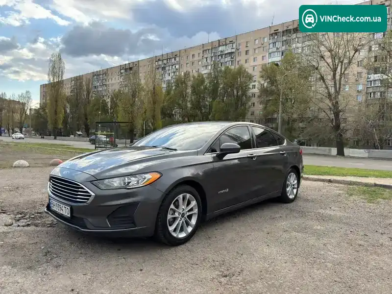 Ford Fusion 2019, фото з оголошення 2 з 11, VIN 3FA6P0LU9KR261799