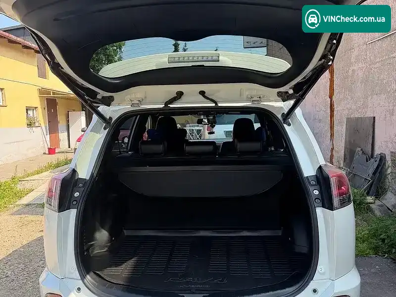 Toyota RAV4 2018, фото з оголошення 2 з 15, VIN JTMWRREV70D088160