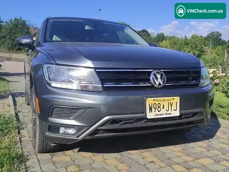Volkswagen Tiguan 2018, фото з оголошення 2 з 20, VIN 3VV2B7AX6JM010913