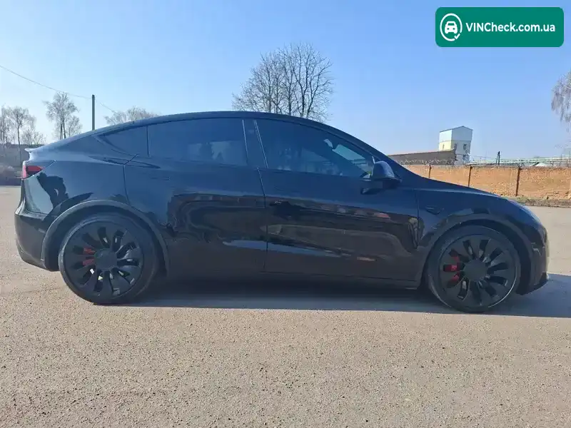 Tesla Model Y 2024, фото з оголошення 2 з 20, VIN 7SAYGDEF6SA347369