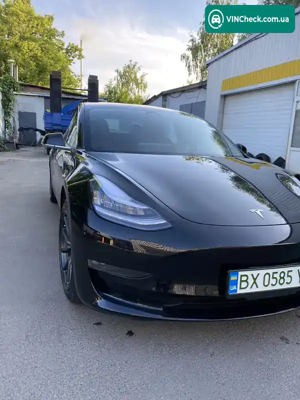 Tesla Model 3 2019, фото з оголошення 2 з 12, VIN 5YJ3E1EB3KF193490