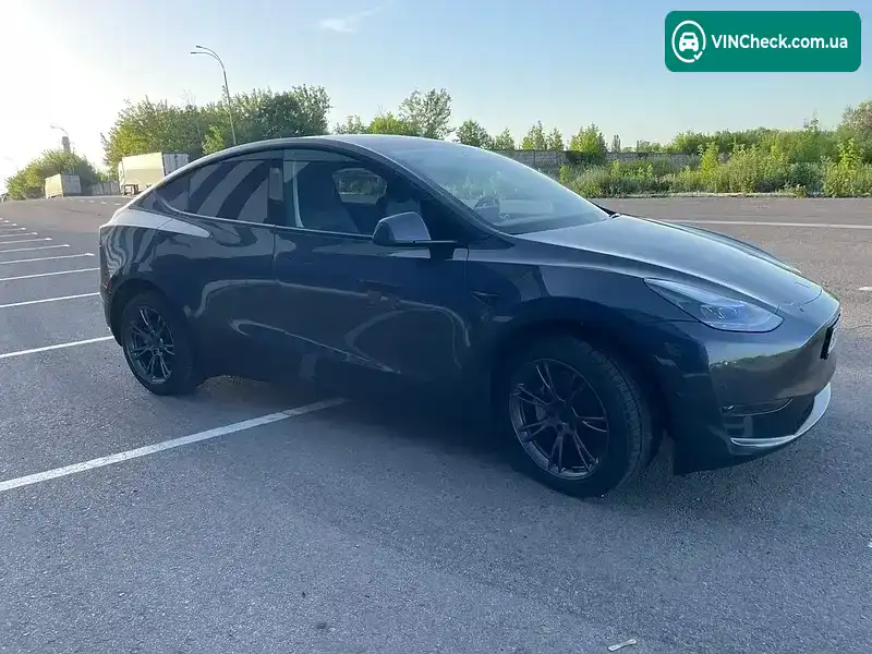 Tesla Model Y 2024, фото з оголошення 2 з 20, VIN 7SAYGDED8SF242821