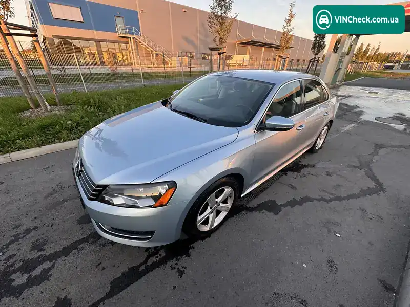 Volkswagen Passat 2012, фото з оголошення 1 з 18, VIN 1VWBP7A3XCC058655