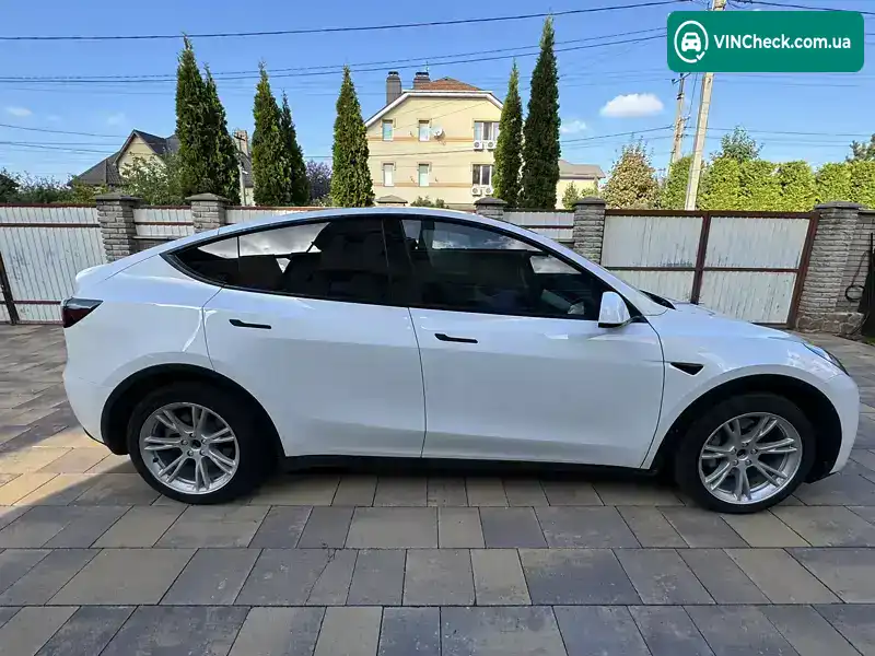 Tesla Model Y 2022, фото з оголошення 2 з 12, VIN 7SAYGDEE9NF376153