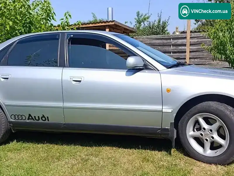 Audi A4 1997, фото з оголошення 2 з 12, VIN WAUZZZ8DZVA291688