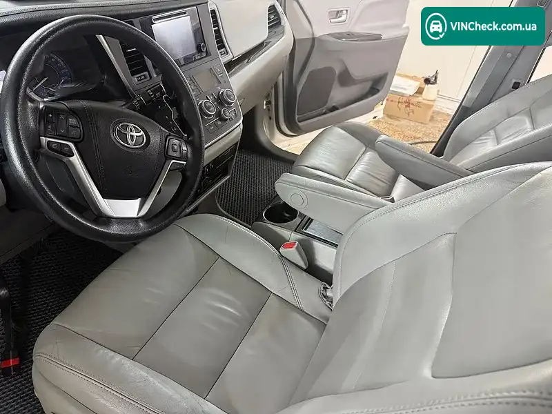 Toyota Sienna 2015, фото з оголошення, VIN 5TDDK3DC3FS117613